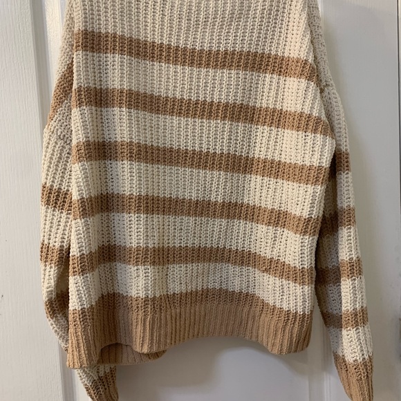 striped beige knitted sweater, oversized - Picture 4 of 5